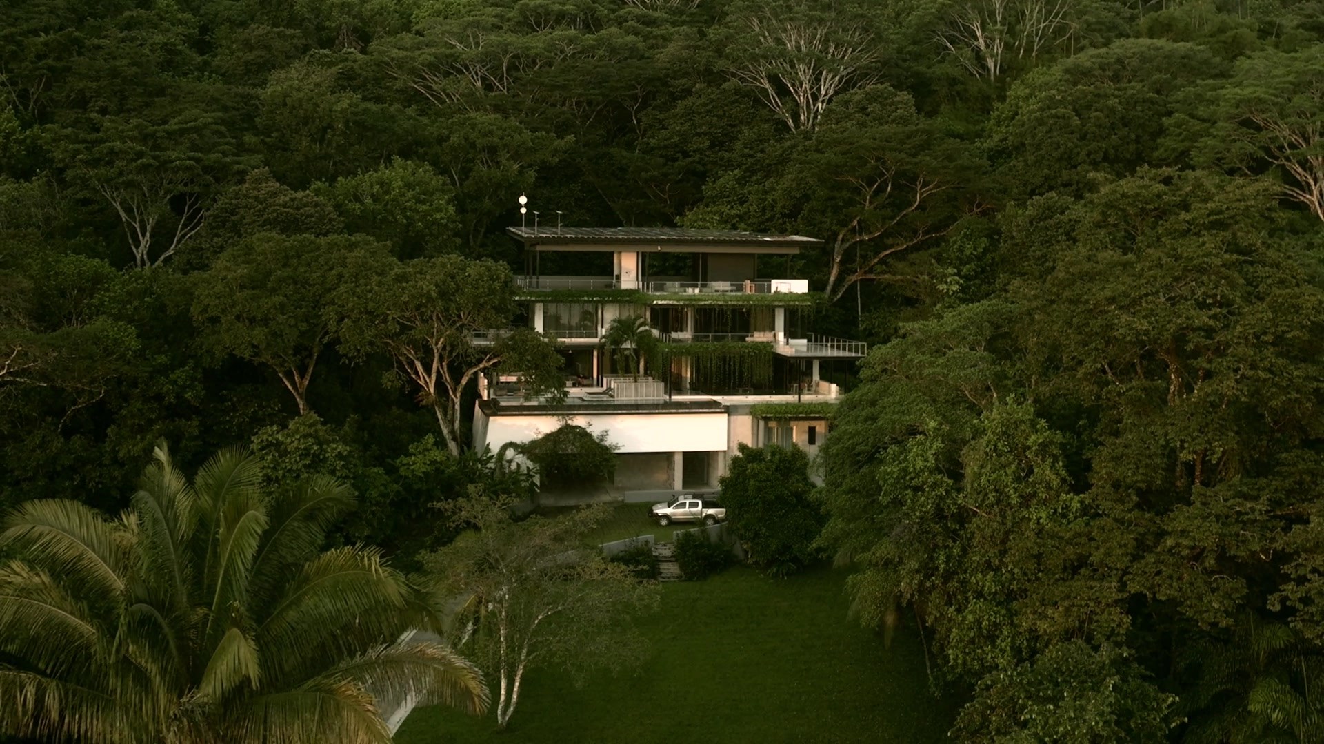 La Chicharrita within its rainforest setting.